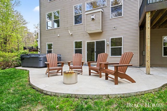 3726 Atwater Hills Court NE, Grand Rapids, MI 49525