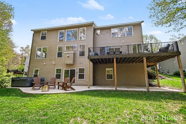 3726 Atwater Hills Court NE, Grand Rapids, MI 49525