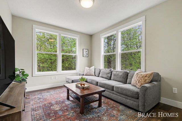 3726 Atwater Hills Court NE, Grand Rapids, MI 49525