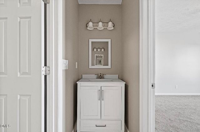 999 Flintwood Road, Fayetteville, NC 28314