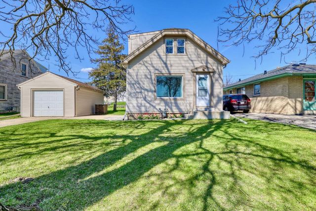 3533 S 44th STREET, Greenfield, WI 53220
