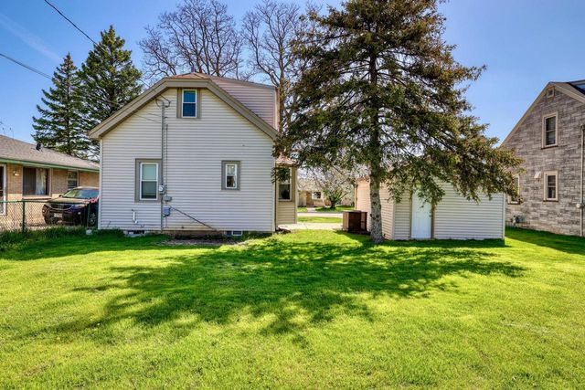 3533 S 44th STREET, Greenfield, WI 53220