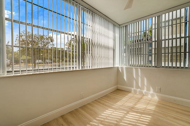 3100 Holiday Springs Boulevard 111, Margate, FL 33063