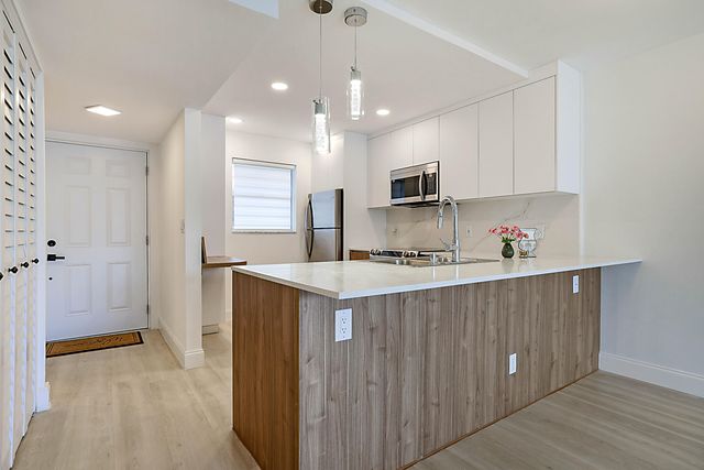 3100 Holiday Springs Boulevard 111, Margate, FL 33063