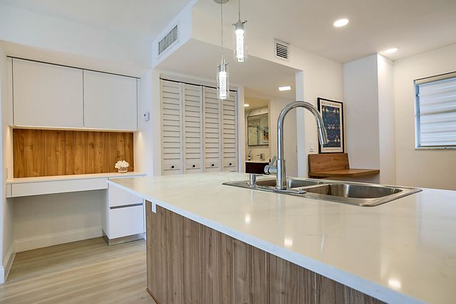 3100 Holiday Springs Boulevard 111, Margate, FL 33063