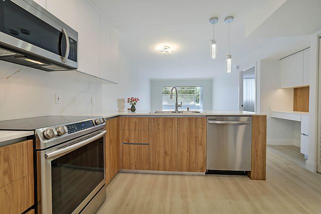 3100 Holiday Springs Boulevard 111, Margate, FL 33063