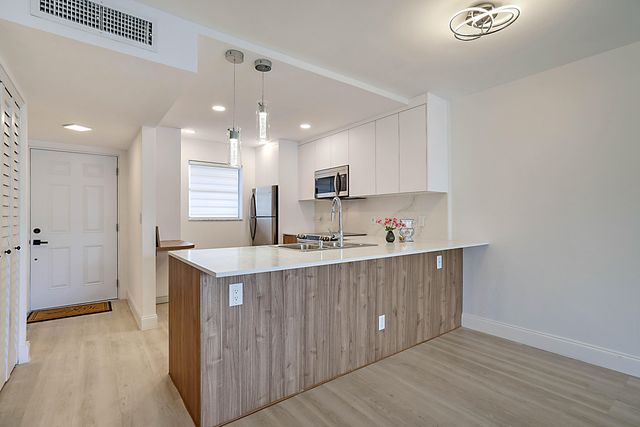 3100 Holiday Springs Boulevard 111, Margate, FL 33063