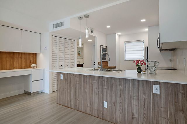 3100 Holiday Springs Boulevard 111, Margate, FL 33063