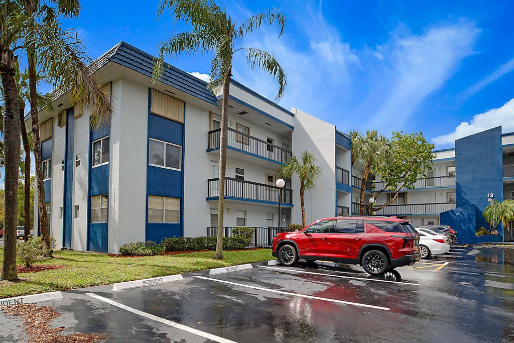 3100 Holiday Springs Boulevard 111, Margate, FL 33063