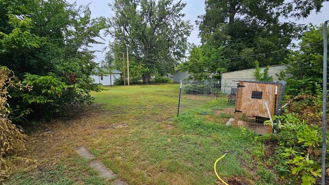 526 Charles St, Salina, KS 67401