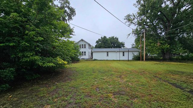 526 Charles St, Salina, KS 67401