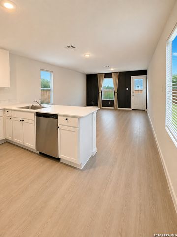 7665 Barcelo Way, San Antonio, TX 78263