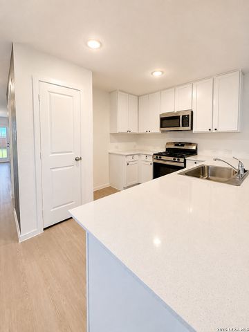 7665 Barcelo Way, San Antonio, TX 78263