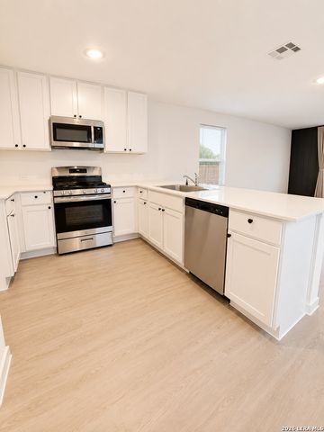 7665 Barcelo Way, San Antonio, TX 78263