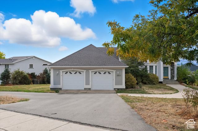 2887 N VIEWCREST CIR, North Logan, UT 84341