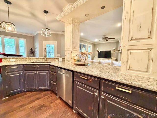 306 Hickory Drive, Tahlequah, OK 74464