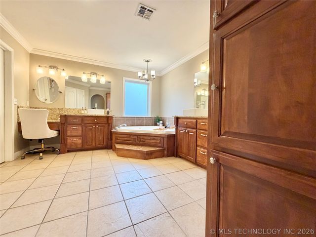 306 Hickory Drive, Tahlequah, OK 74464