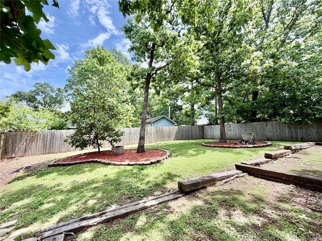 306 Hickory Drive, Tahlequah, OK 74464
