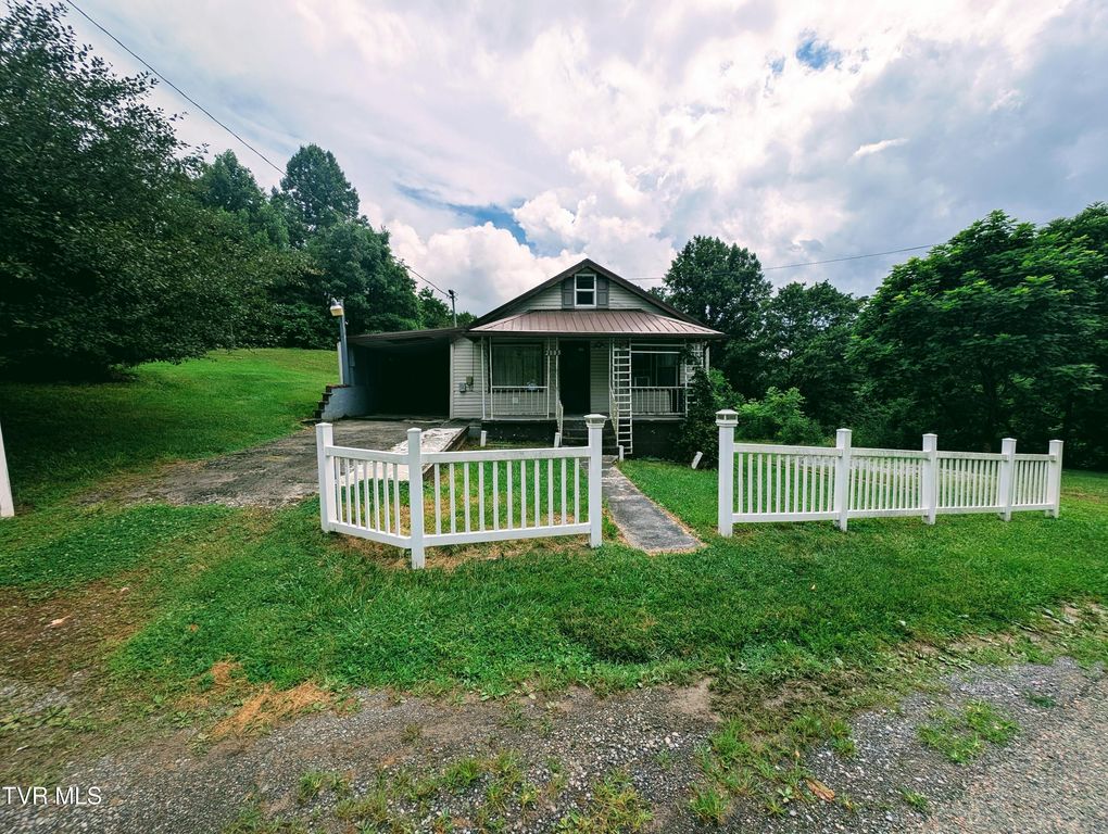 2005 Dc Caney Ridge Road, Clintwood, VA 24228