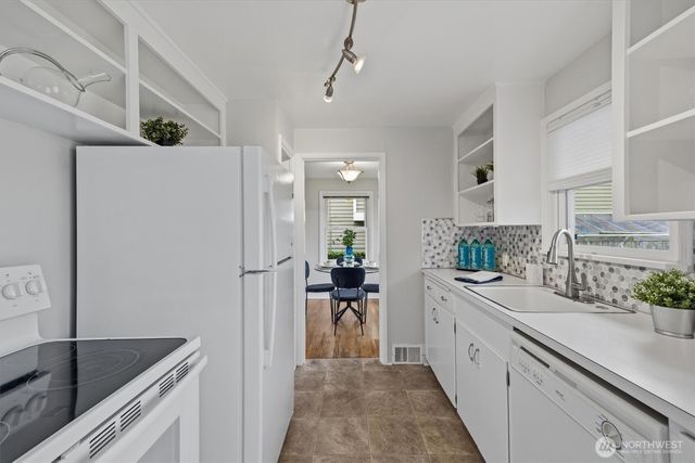 4027 52nd Avenue SW, Seattle, WA 98116