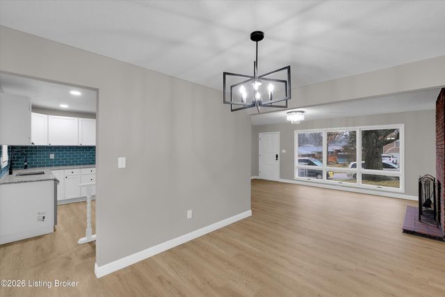 1417 Cloverhills Dr, Louisville, KY 40216