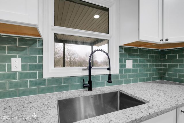 1417 Cloverhills Dr, Louisville, KY 40216