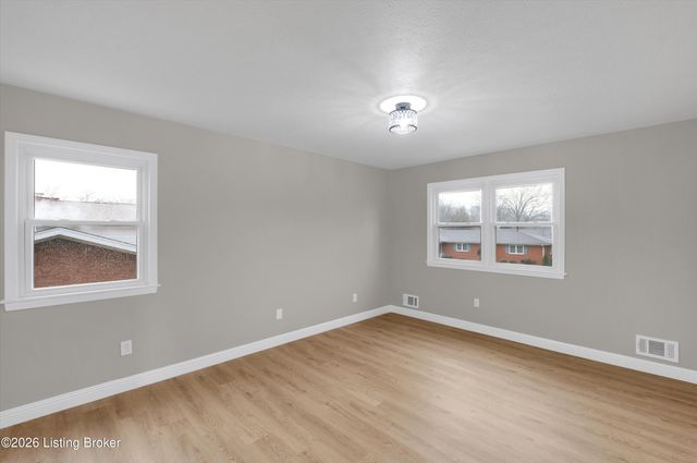 1417 Cloverhills Dr, Louisville, KY 40216