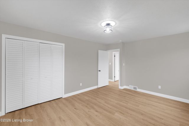 1417 Cloverhills Dr, Louisville, KY 40216