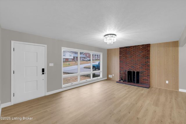 1417 Cloverhills Dr, Louisville, KY 40216