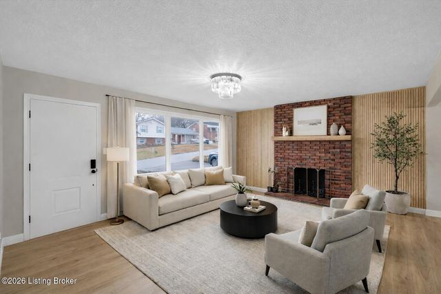 1417 Cloverhills Dr, Louisville, KY 40216