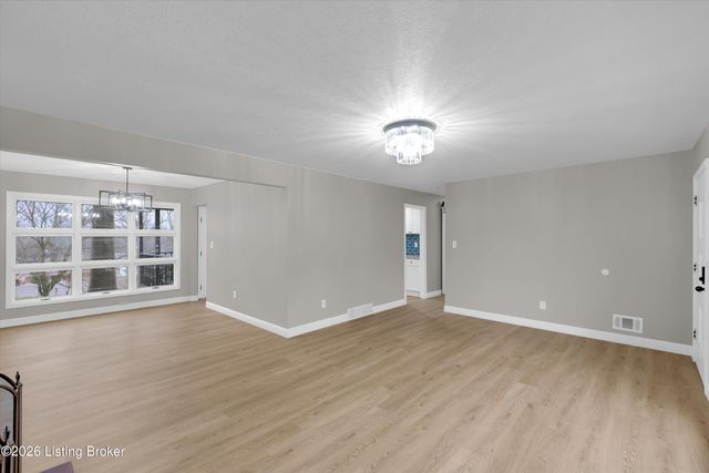 1417 Cloverhills Dr, Louisville, KY 40216