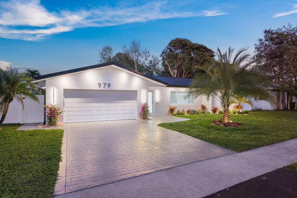 Image 1 of property listing at 979 NW 8th Street, Boca Raton, FL 33486