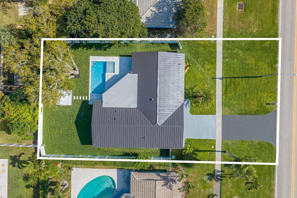 Image 101 of property listing at 979 NW 8th Street, Boca Raton, FL 33486