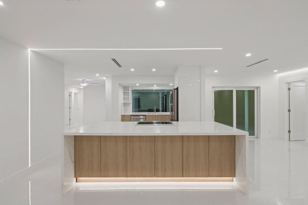 Image 19 of property listing at 979 NW 8th Street, Boca Raton, FL 33486