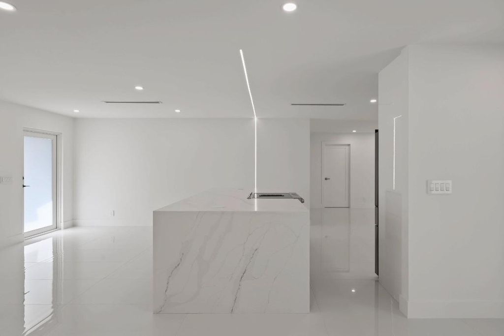 Image 21 of property listing at 979 NW 8th Street, Boca Raton, FL 33486