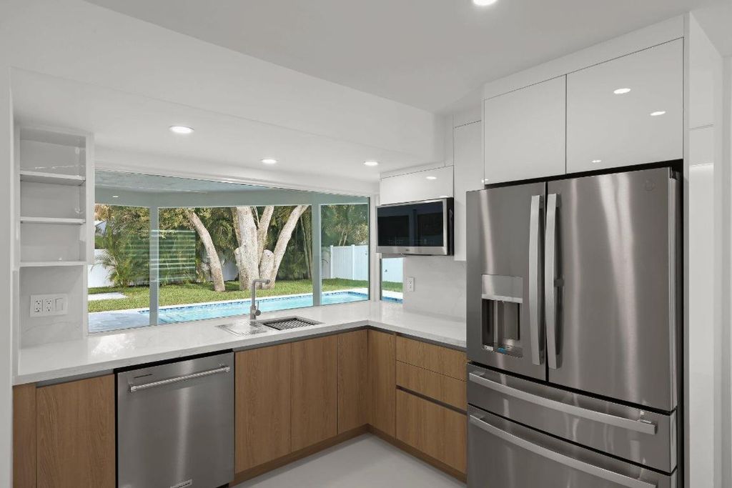 Image 23 of property listing at 979 NW 8th Street, Boca Raton, FL 33486