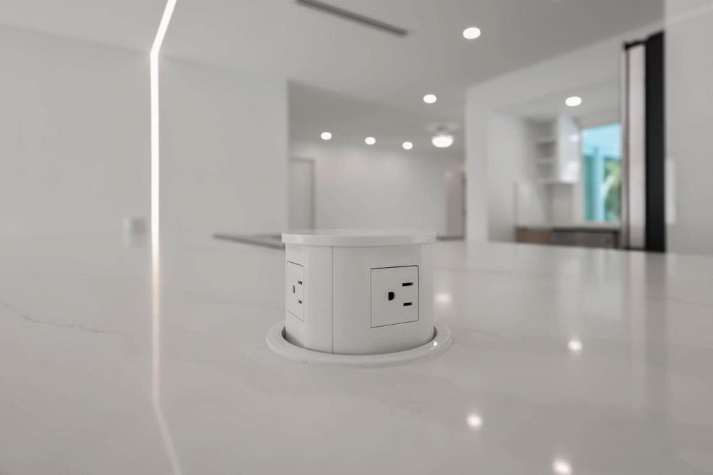 Image 32 of property listing at 979 NW 8th Street, Boca Raton, FL 33486