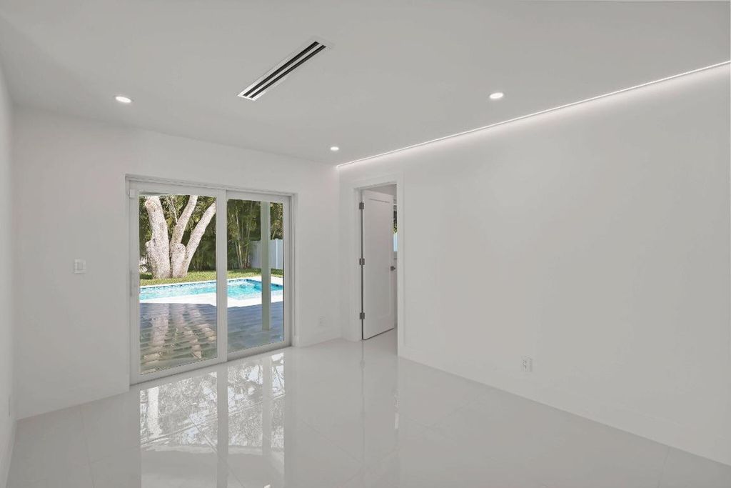 Image 38 of property listing at 979 NW 8th Street, Boca Raton, FL 33486