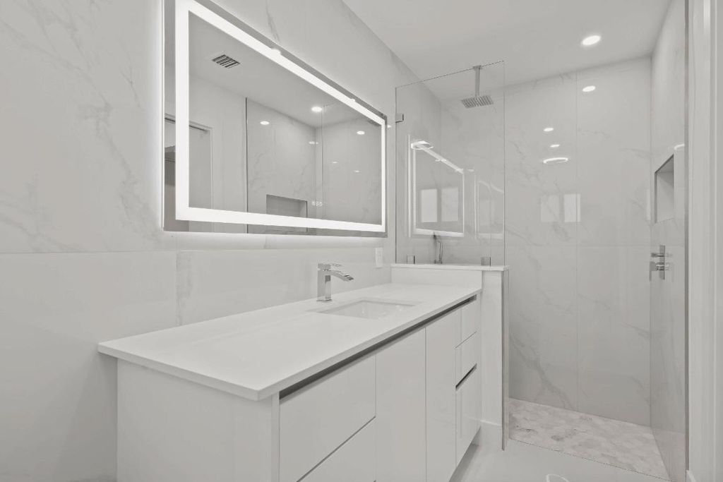 Image 44 of property listing at 979 NW 8th Street, Boca Raton, FL 33486