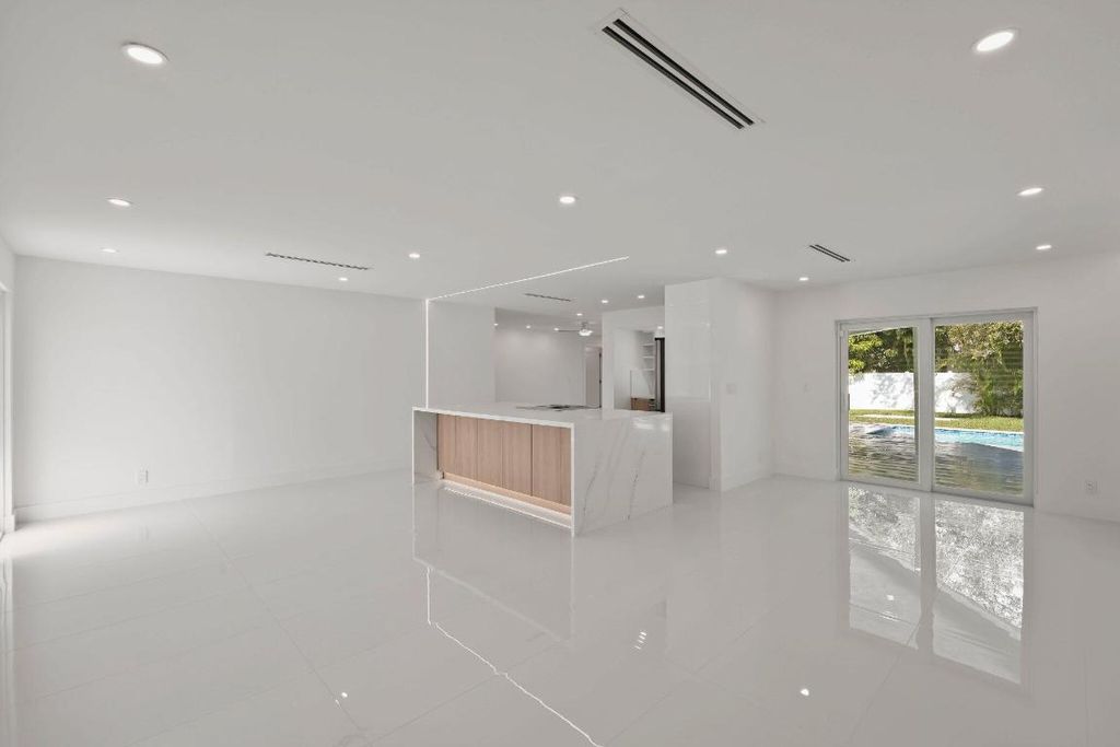 Image 53 of property listing at 979 NW 8th Street, Boca Raton, FL 33486