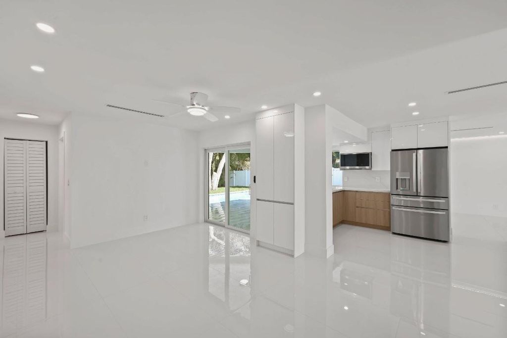 Image 54 of property listing at 979 NW 8th Street, Boca Raton, FL 33486