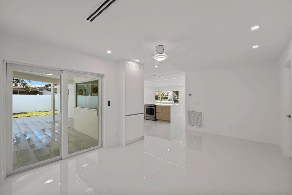 Image 68 of property listing at 979 NW 8th Street, Boca Raton, FL 33486