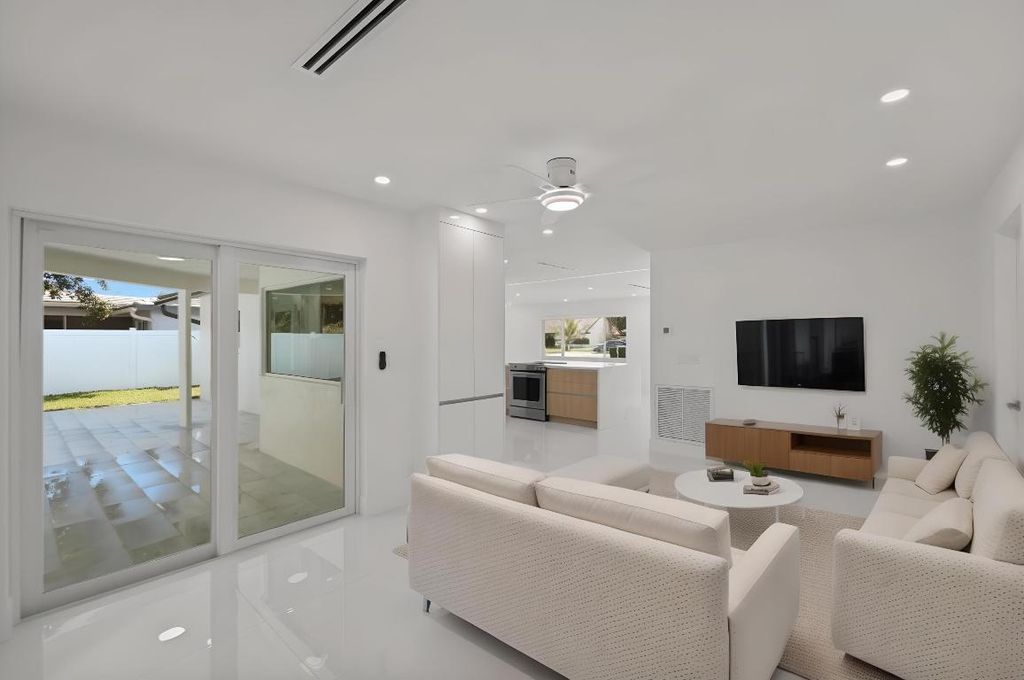 Image 69 of property listing at 979 NW 8th Street, Boca Raton, FL 33486