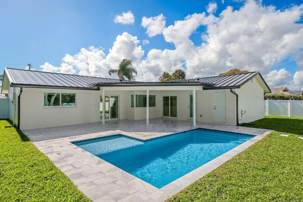 Image 73 of property listing at 979 NW 8th Street, Boca Raton, FL 33486