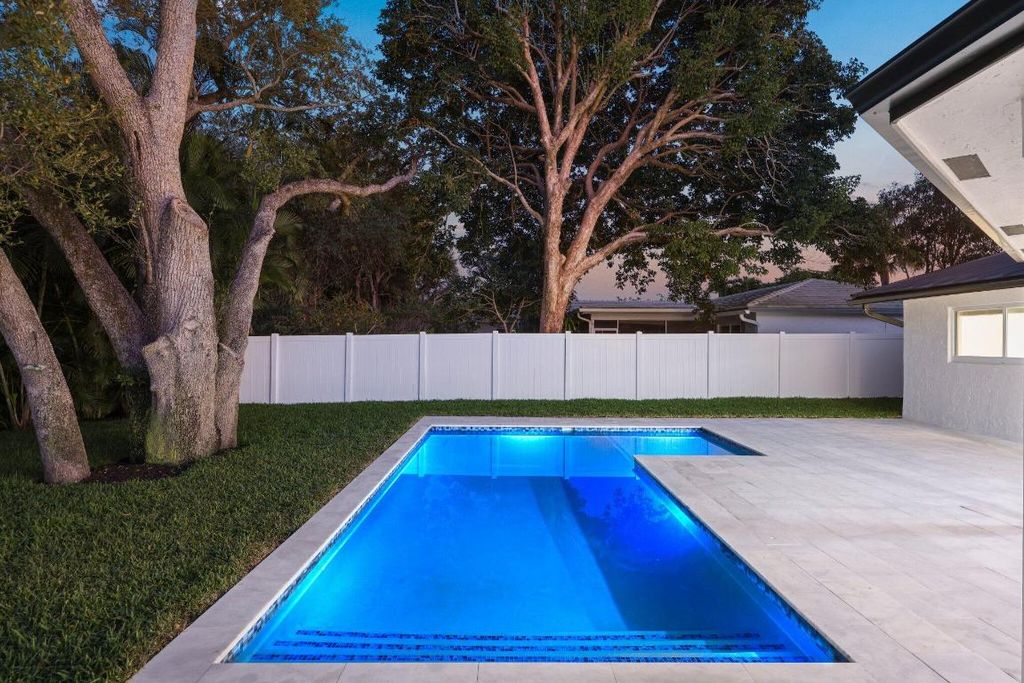 Image 82 of property listing at 979 NW 8th Street, Boca Raton, FL 33486