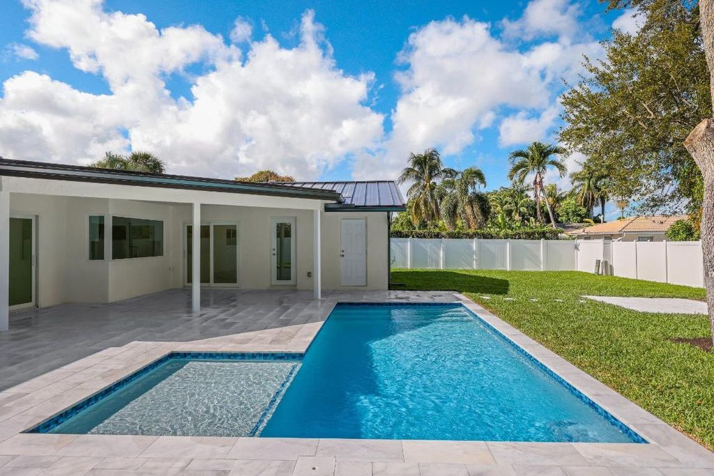 Image 84 of property listing at 979 NW 8th Street, Boca Raton, FL 33486