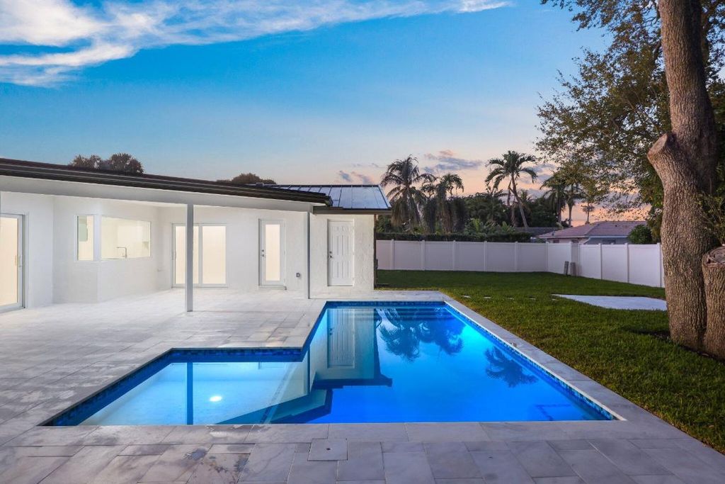 Image 85 of property listing at 979 NW 8th Street, Boca Raton, FL 33486