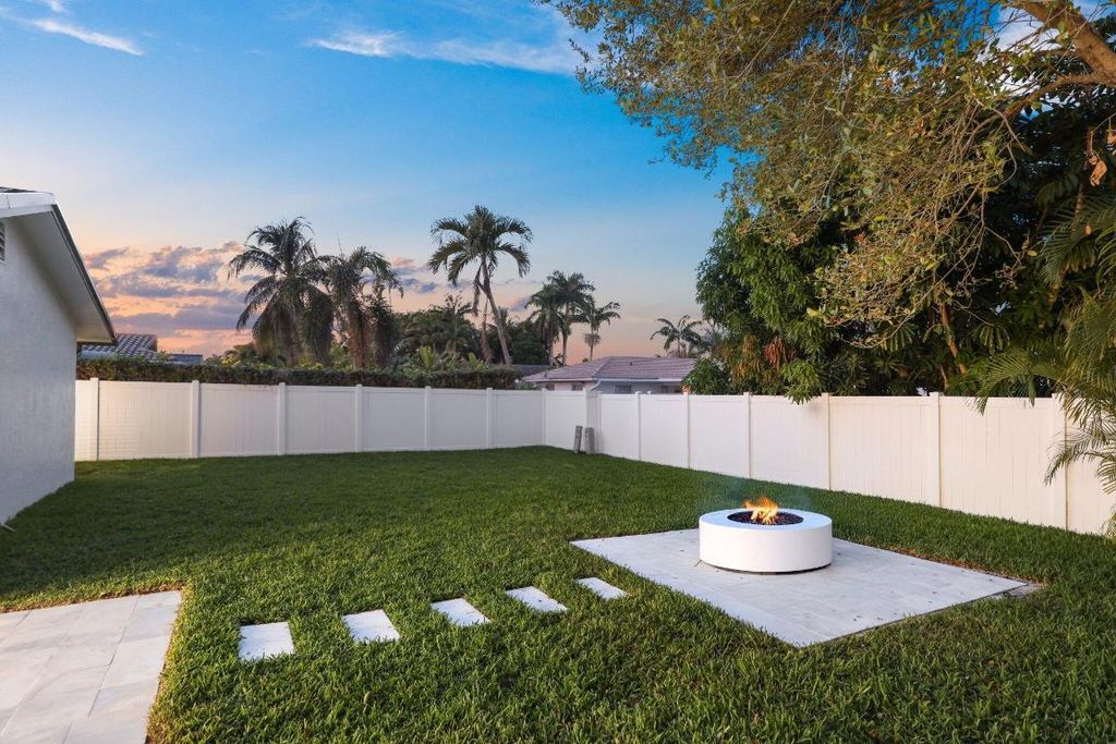 Image 88 of property listing at 979 NW 8th Street, Boca Raton, FL 33486