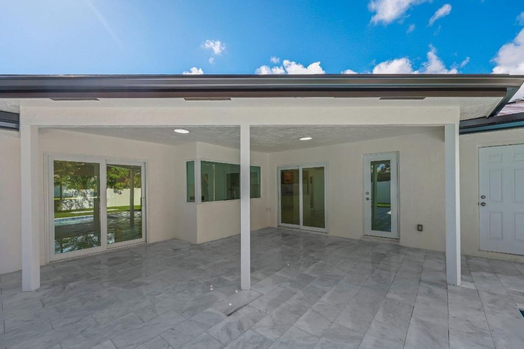 Image 91 of property listing at 979 NW 8th Street, Boca Raton, FL 33486