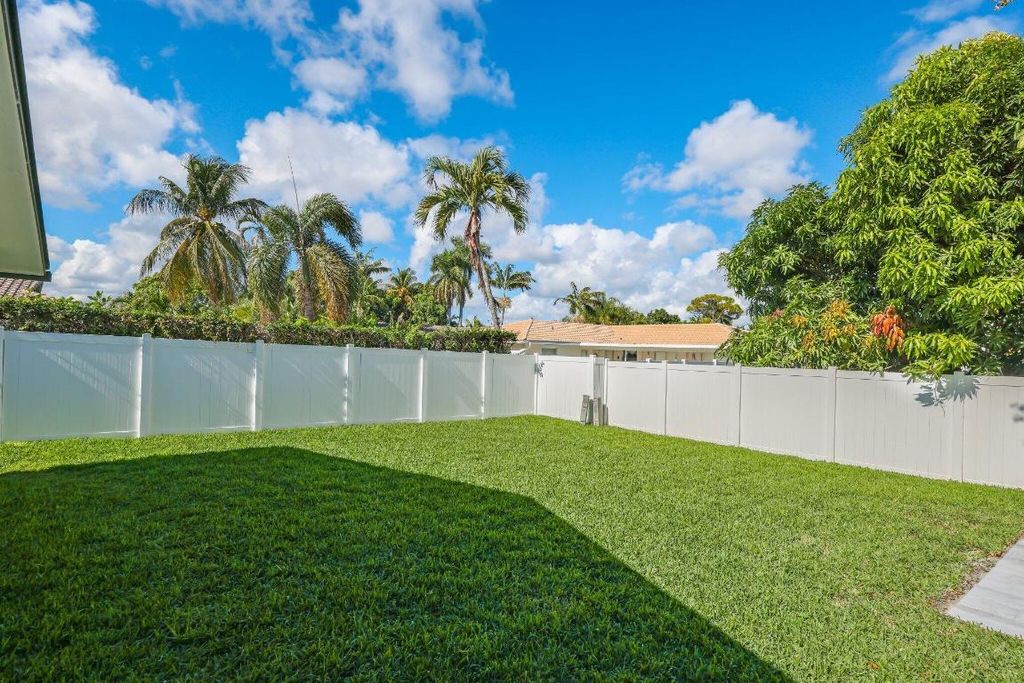 Image 97 of property listing at 979 NW 8th Street, Boca Raton, FL 33486